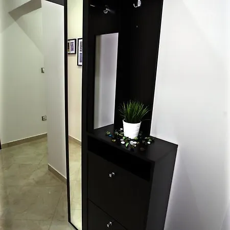 Apartment 18/10 *